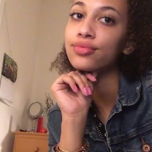 Meet your Posher, Alexis